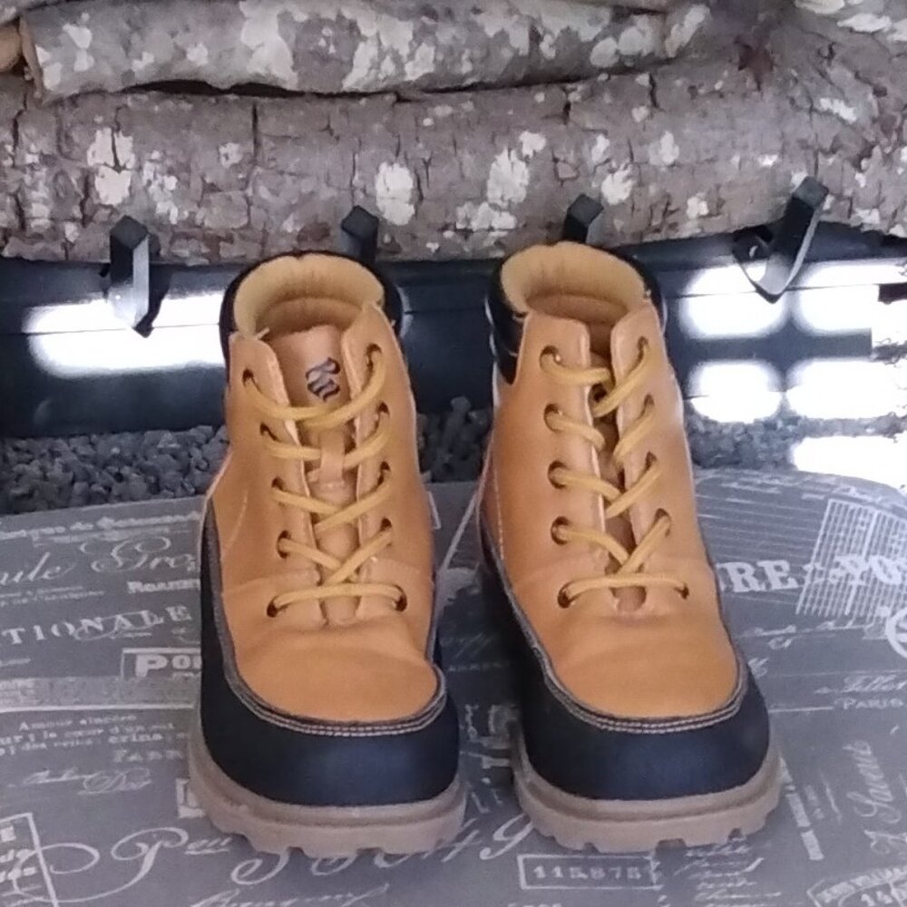 Kids Rocawear Boots - Picture 2 of 4